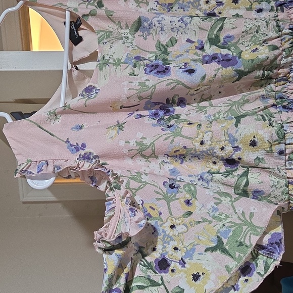 Suzanne Betro Cream Dress with Blue and Green Florals - Picture 16 of 17